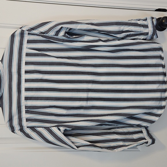 American Eagle Monochrome Striped Button-Down Shirt - Picture 2 of 6
